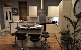 Bronte Cinema Cottage At Haworth